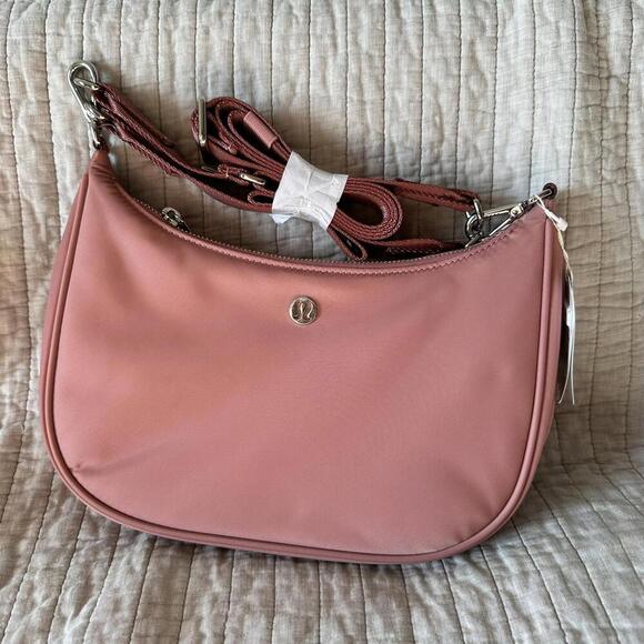 NWT Lululemon City Essentials Small Shoulder Bag 3L - Deco Pink DCOP - Picture 4 of 6